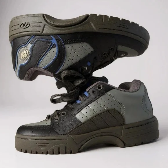 Heelys Kids Roller Shoes - Size 3 Black & Silver Streetwear Skater - Picture 2 of 4